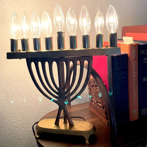 Vintage Brass Electric Menorah Lamp With 9 Bulbs & Sturdy Base - Picture 5 of 14